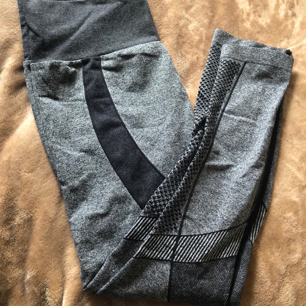 Zobha Seamless 7/8 Leggings from Ellie Activewear